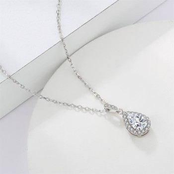 Cool Drop-shaped 1.0 Carats VVS1 Moissanite Pendant Necklace for Women